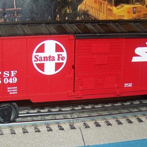 Lionel SANTA FE Red Box Car - ATSF 15049 - Opening Doors - O Gauge - Super Shock Control
