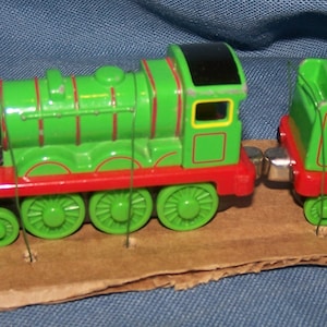Henry and tender - Thomas & Friends Take N Play Along Diecast Metal Push Trains (Magnetic)