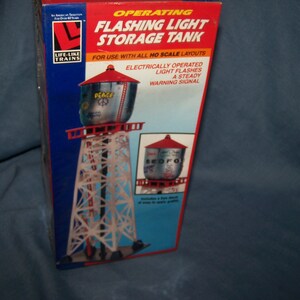 Flashing Light Storage Tank - Life-Like Trains - Model #8205 - HO Scale - Brand New - Sealed Package
