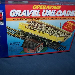 Gravel Unloader - Life-Like Trains - Model #8204 - HO Scale - Brand New - Sealed Package