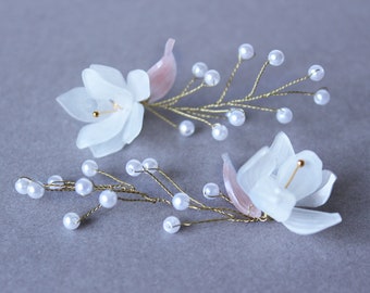 Long bridal earrings with pearls and white flower