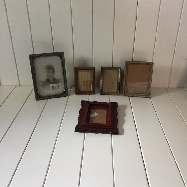 Vintage Small Picture Frame, Vintage Frame, Metal Frame, Farmhouse Decor, Shabby Chic Decor, Cottage Decor, Wall Decor, Table Decor, Gift