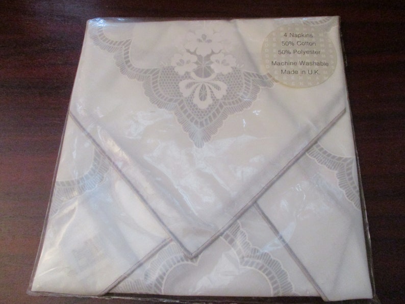 Vintage white cotton Polyester Napkin set of Four