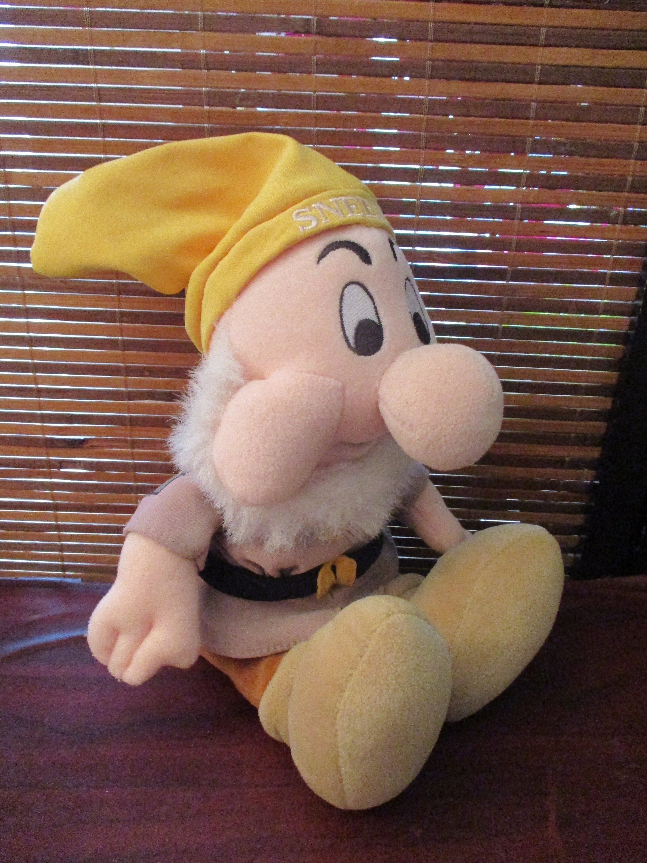 snow white and the seven dwarfs house toy