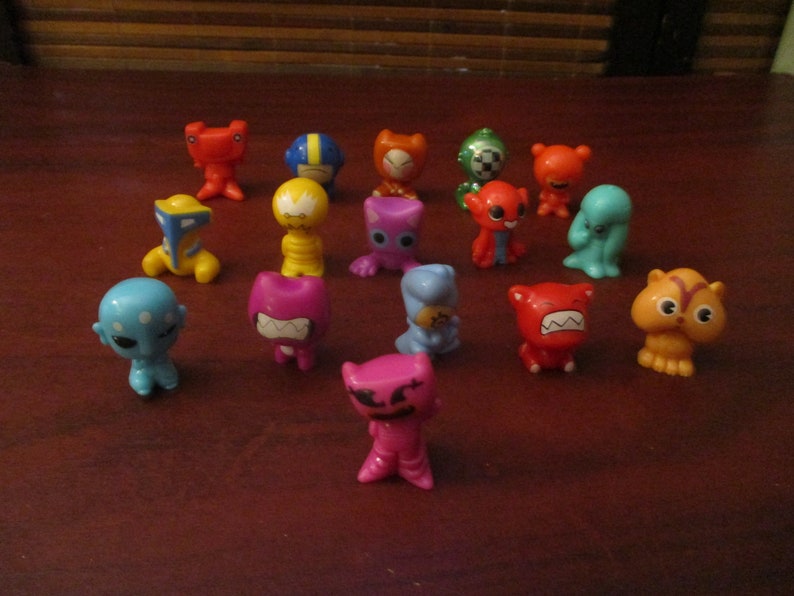 Gogos Crazy Bones Collection of Sixteen Go Gos image 3