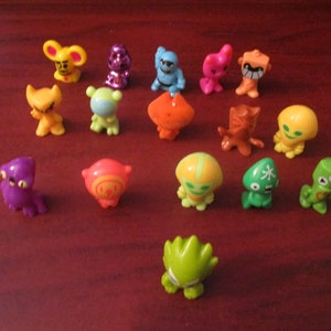 Gogos Crazy Bones Collection of Sixteen Go Gos image 2