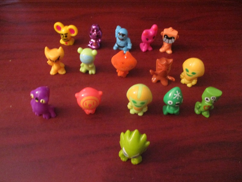 Gogos Crazy Bones Collection of Sixteen Go Gos image 2