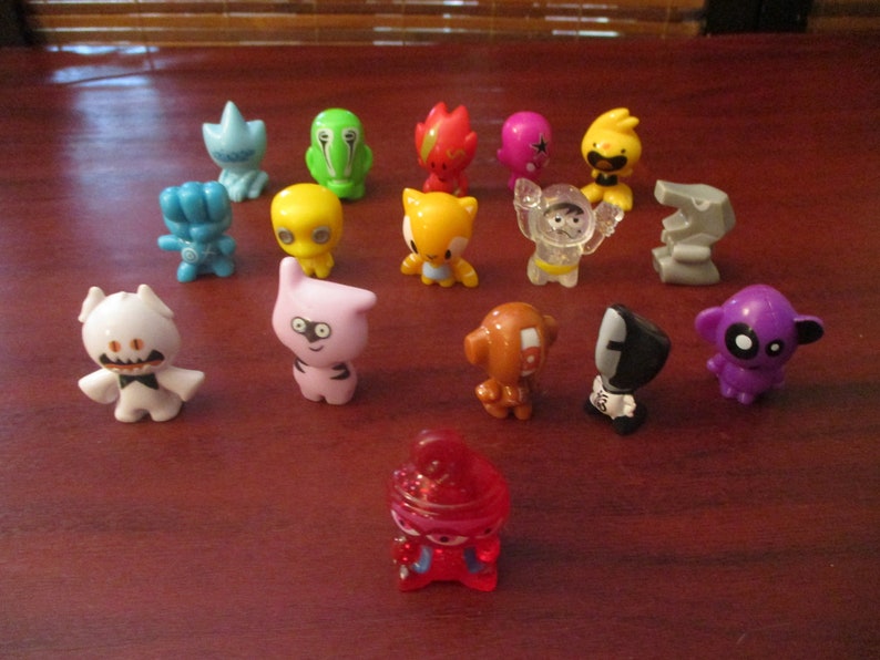 Gogos Crazy Bones Collection of Sixteen Go Gos image 2