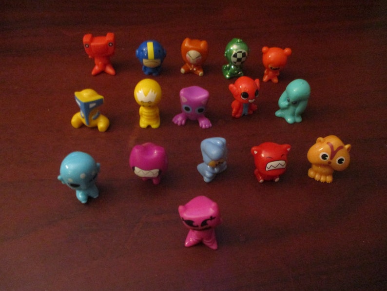 Gogos Crazy Bones Collection of Sixteen Go Gos image 2