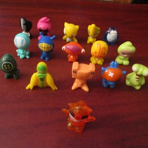 Gogos Crazy Bones Collection of Sixteen Go Gos image 2