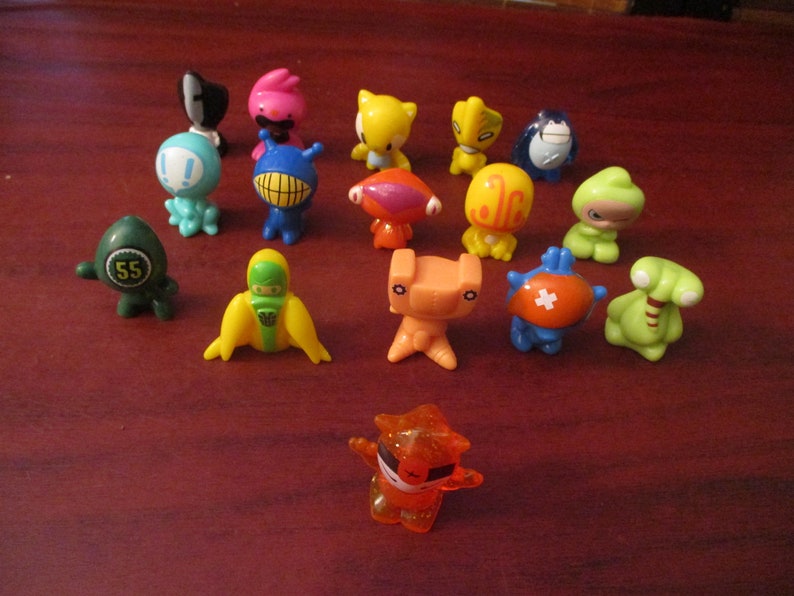 Gogos Crazy Bones Collection of Sixteen Go Gos image 2