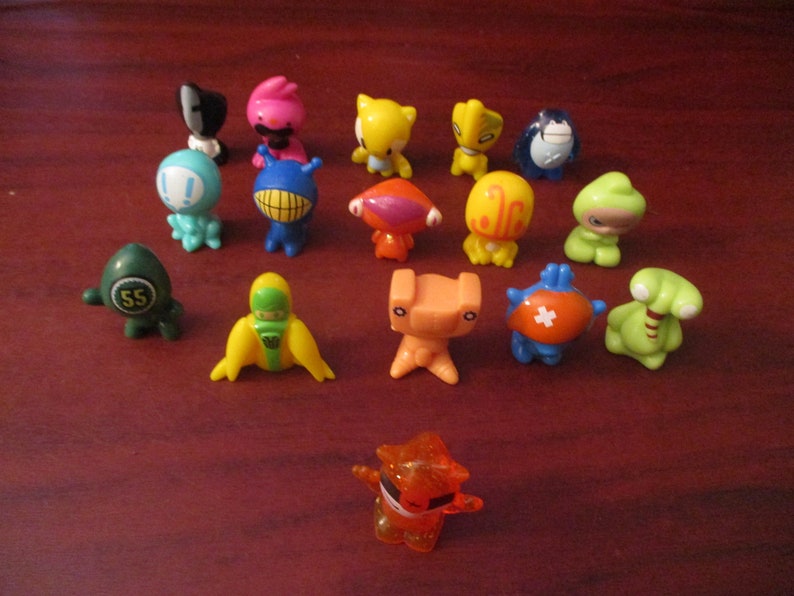 Gogos Crazy Bones Collection of Sixteen Go Gos image 3