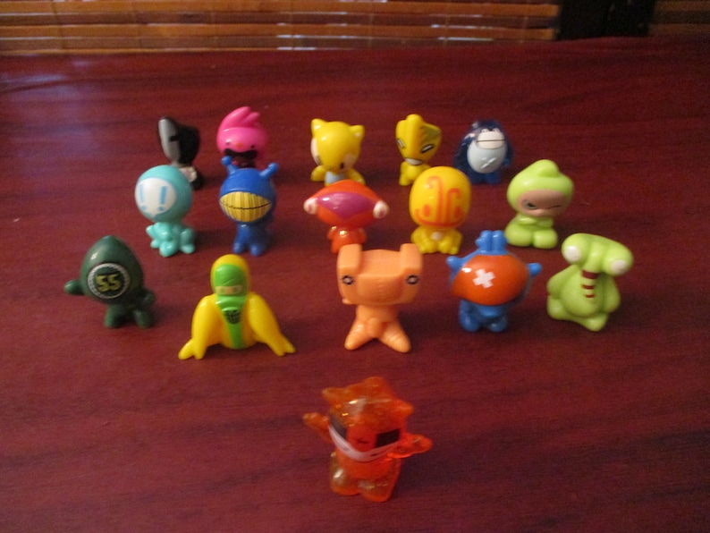 Gogos Crazy Bones Collection of Sixteen Go Gos image 4