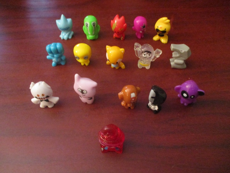 Gogos Crazy Bones Collection of Sixteen Go Gos image 3