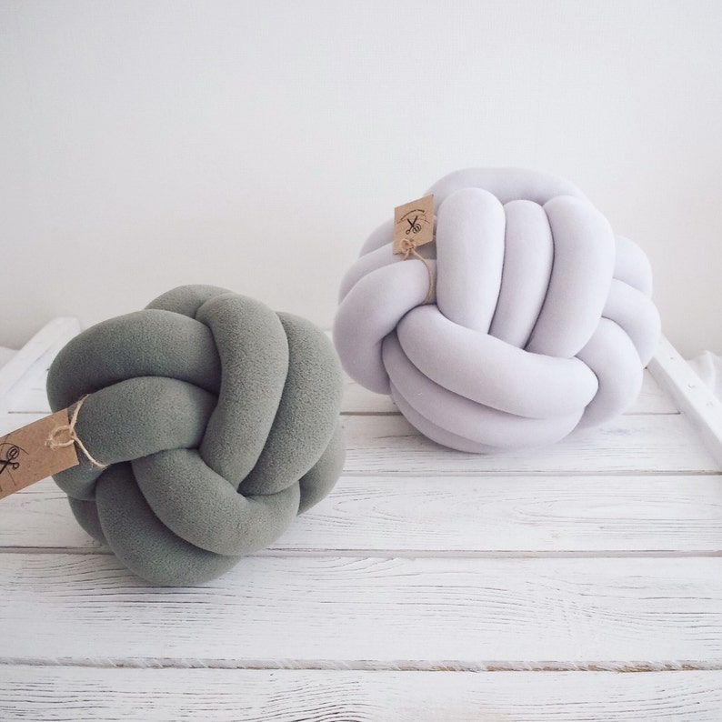 Knot pillow