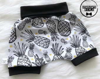 The must-haves, SHORT. Pineapple design.