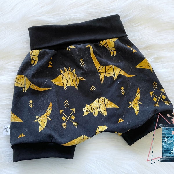 Les incontournables, SHORT. Design de dinosaures origamis.