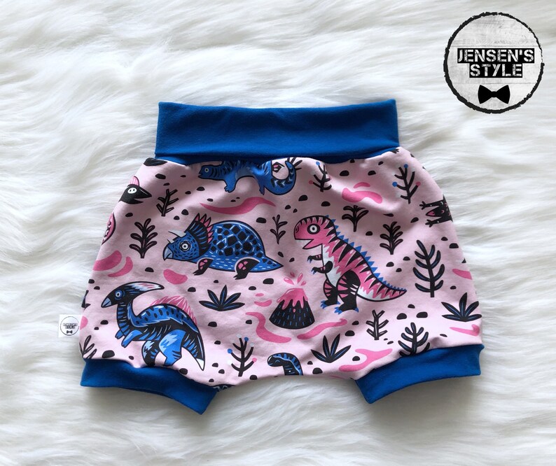 Dinosaur-patterned active harem shorts Choose the color of the stripes. T-Rex Daughter pink background Grow with me