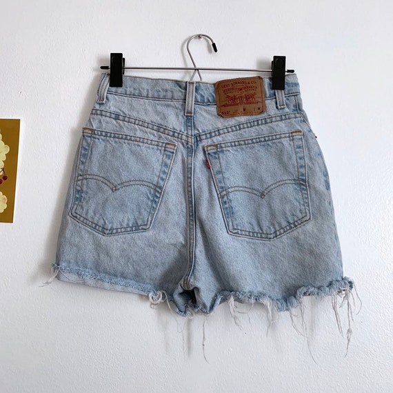 Sz 27 Vintage Levi’s 512 high waisted denim shorts