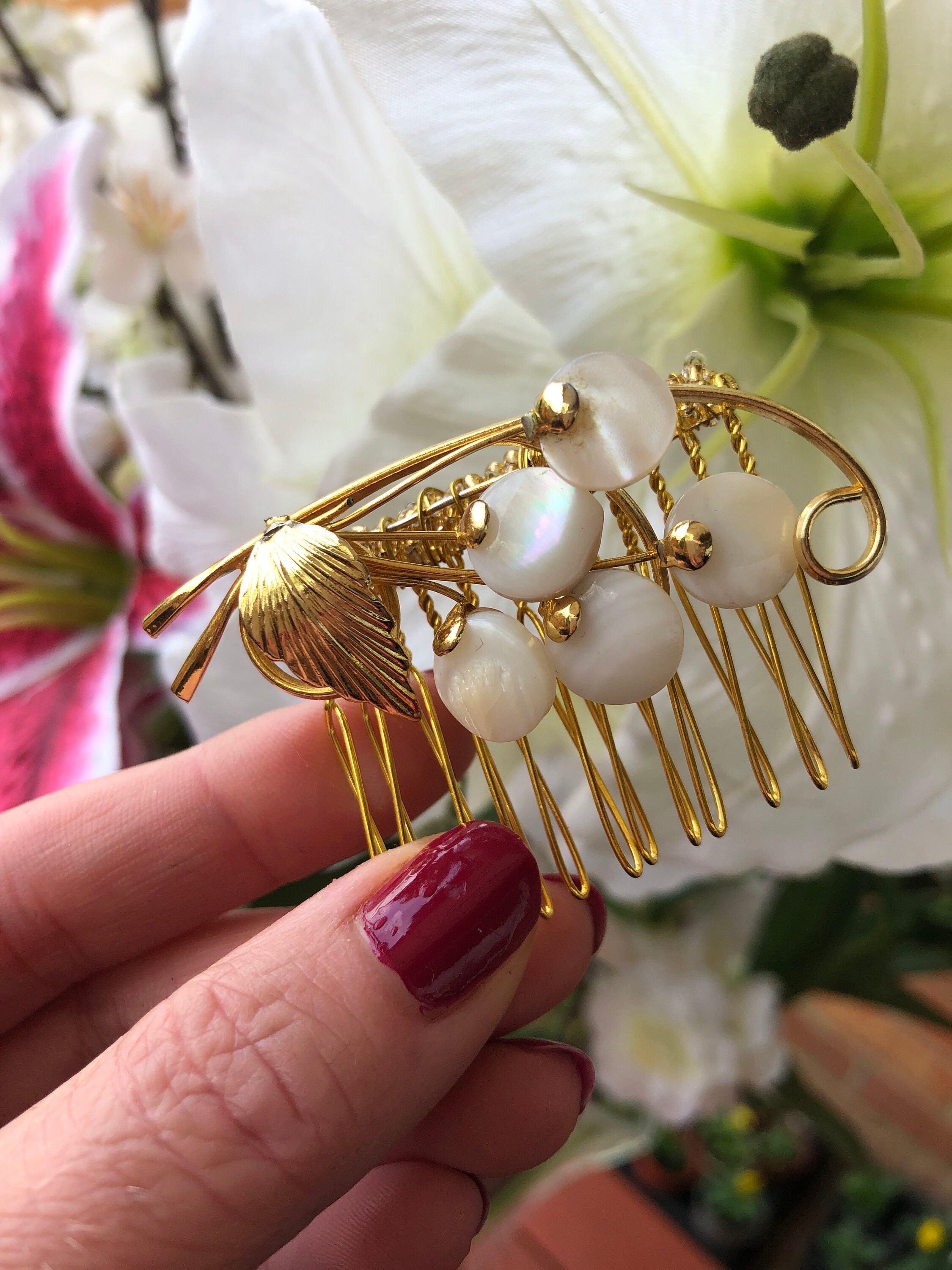 Mother of Pearl hair comb Mother of Pearl Hair Comb Applied Metal Roses Silver Beading  main image 4