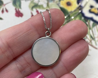 Vintage Mother of Pearl Sterling Silver Pendant Necklace, Sheffield 1981 Hallmark