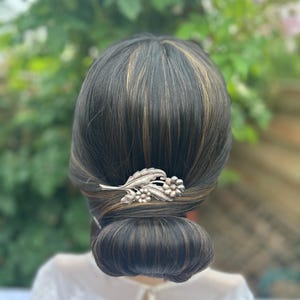 Vintage Style Hair Comb-Silver Tone Floral Spray- Bridal / Wedding Hair Accessories