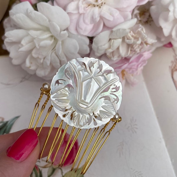 Small Vintage Mother of Pearl Hair Comb in a Flower Floral Design, Up Cycled Bridal Hair Accessory, Cream & Gold Wedding Headpiece. UK