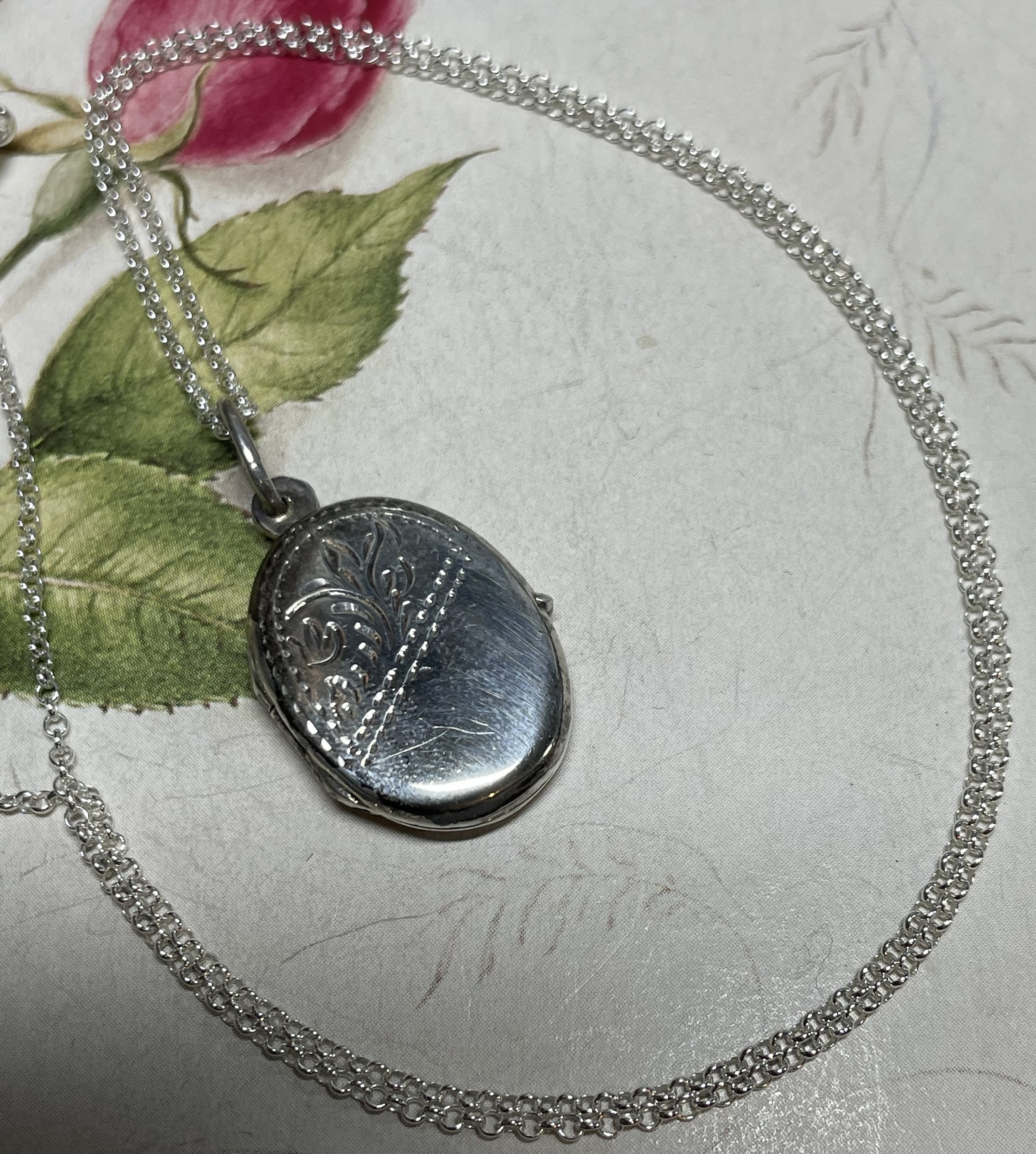 Preowned Sterling Silver Small Oval Engraved Locket Pendant Preowned Sterling Silver Small Oval Engraved Locket Pendant