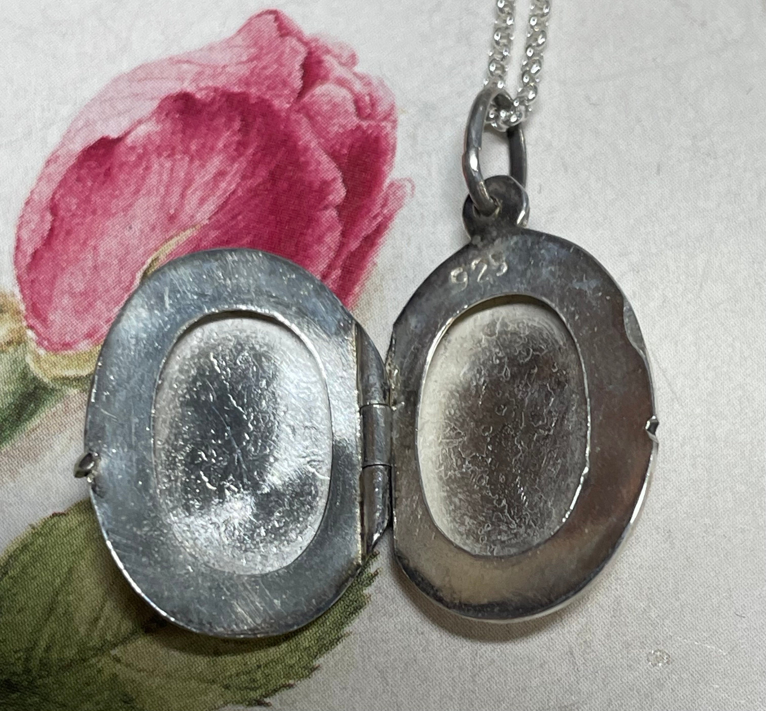 Preowned Sterling Silver Small Oval Engraved Locket Pendant Preowned Sterling Silver Small Oval Engraved Locket Pendant