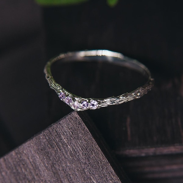 Feiner V-förmiger Amethyst Ring - Dünner Wunsch Ring Natur inspiriert - Einzigartiger Silber Reinheit Ring für Frauen - Chevron Verlobungsring