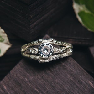 Anello con diamante solitario con montatura a castone, anello di fidanzamento unico con ramo di albero e foglie laterali in argento sterling per donna, regalo di anniversario