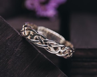 Aesthetic Celtic Knot Ring - Irish Promise Ring Sterling Silver - Celtic Jewelry Unisex Ring - Shiny Infinity Ring Band - Girlfriend Gift