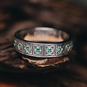 Emeralds in Celtic Wedding Band Silver Multi Gemstone Eternity Ring Irish Quaternary Celtic Knot Ring Vintage Style with Custom Green Stones