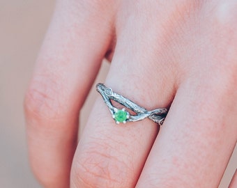 Unique dainty branch engagement ring with Emerald, Tiny sterling silver ring, Emerald tree bark ring, Birthstone engagement ring, Gift ring