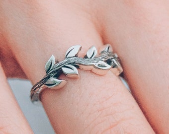 Delicate Silver branch ring for woman, Nature inspired ring, Rustic silver ring, Leaves engagement ring, Twig ring for her, Tree bark band