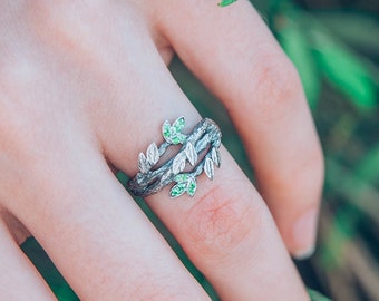 Anello foglie sul ramo con smeraldi, anello rami intrecciati con smeraldo, anello ramo e foglie da donna, anello con smeraldo da donna, anello ramoscello