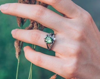 Twig engagement ring with oak leaves, Branch sterling silver ring, Peridot engagement ring, Unique woman twig ring, Elegant tree branch ring