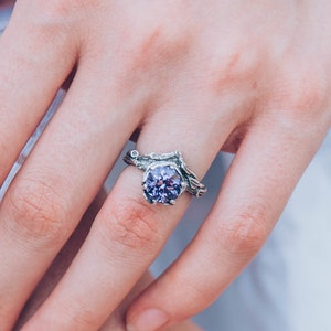 Unique chevron engagement ring with Amethyst, Leaves on a branch ring, Woman's tree bark ring, Nature V ring in silver, Gift for girlfriend