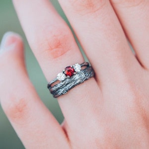 Bague de fiançailles branche délicate grenat, bague en argent double écorce d&#39;arbre pour elle, bague en argent inspirée de la nature pour femme, cadeau de Noël unique