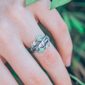 Leaves on the branch ring with emeralds, Braided branches ring with emerald, Women's branch and leaves ring, Women's emerald ring, Twig ring