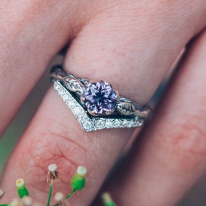 Elegant sterling silver V-ring with 5mm Natural Amethyst on twig strewn with small gems and cute leaves, Women's chevron ring