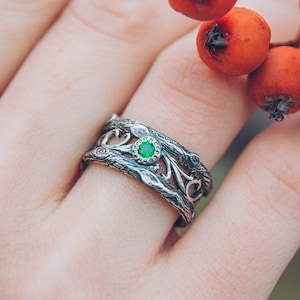 Vintage style Emerald Wedding ring for Him Her, Sterling silver Scrollwork band for rustic wedding, Vine and tree branch woman's ring