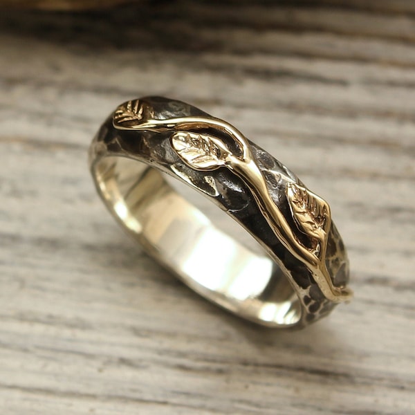 Ungewöhnlicher gehämmerter Ehering aus Goldblättern, Rocky Silberband, Wildes Naturband, Herrenring im rustikalen Stil, Einzigartiges Damengeschenk