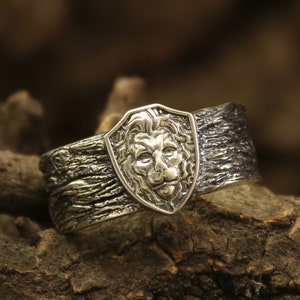 Unique Lion Wedding Band, Man's Shield Band, Nature Wedding Ring, Rustic Style Band, Tree Bark Silver  Anniversary Band,Boss Christmas Gift