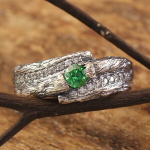 Hochzeitsgeschenk für sie, Sterling Silber Ring mit natürlichem Smaragd, zierlicher Waldring für Geliebte