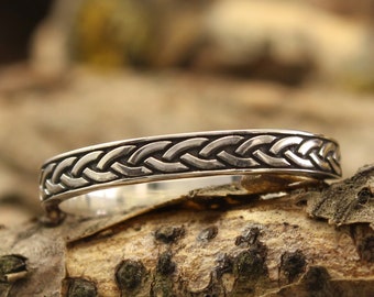 Silver Celtic Ring Band for Him and Her — Irish Traditional Infinity ring — Thin Celtic Knot Ring — Male Wedding Band — Handmade Jewelry