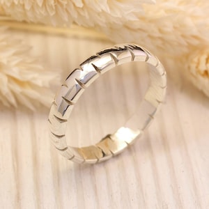 Notched Simple Wedding Band for Men - Zig Zag Unisex Silver Ring - Mens Minimalist Ring Sterling Silver - Simple Promise Ring for Him