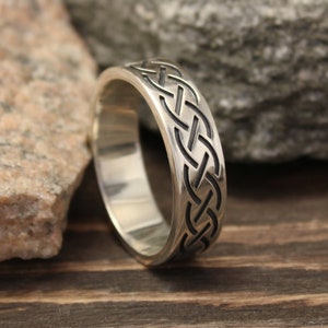 Celtic sterling silver men's wedding band, Birthday gift for him, Keltic knot ring