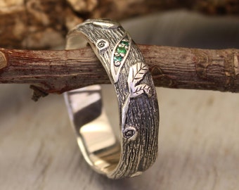 Rustic style branch band with emerald, Leaves and emerald silver band, Tree with leaves wedding ring, Woodbark band with leaf, Unisex ring