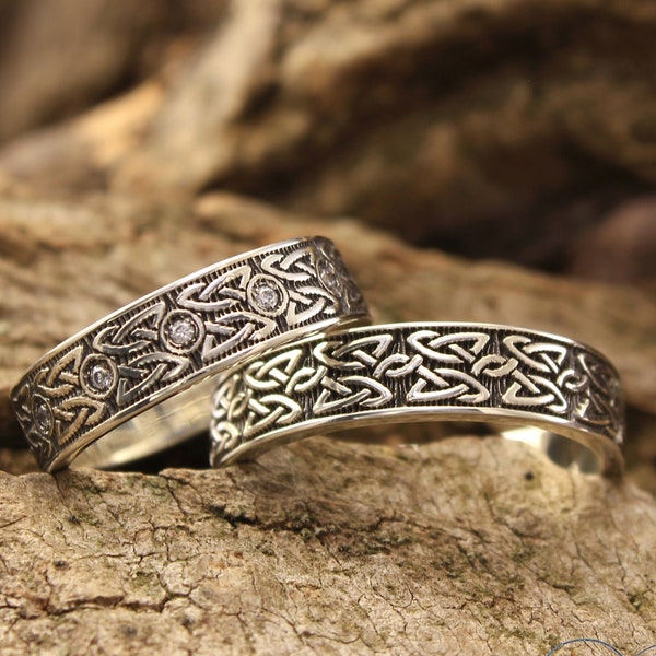 Silver Celtic Knot Couple Ring Set, Celtic Matching Wedding Bands with Infinity Knot pattern, Antique Style Irish Matching Rings for Couples